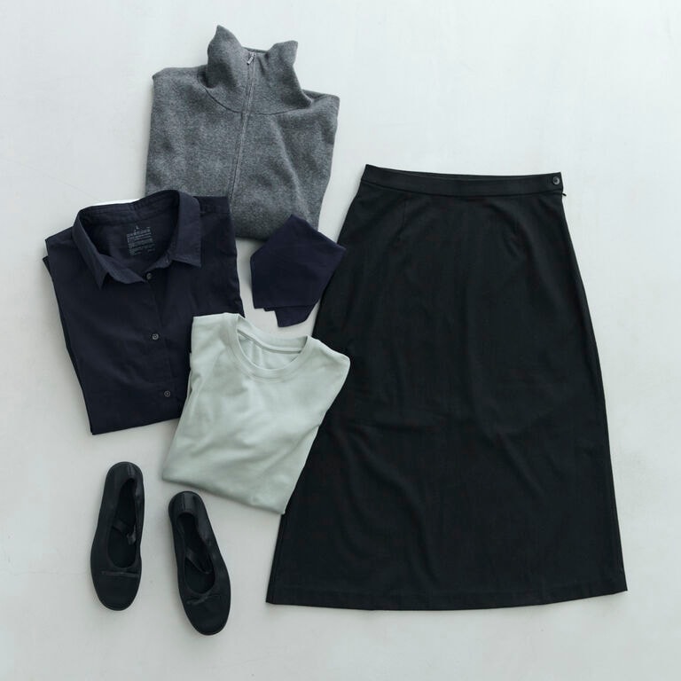 Day2 深みを生む、モノトーンルック | 装いを、もっと自由に。秋の一週間コーディネート