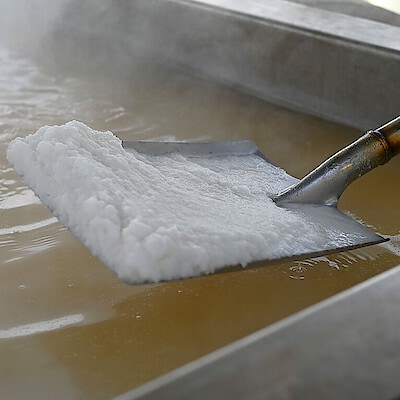 日本一美しい海のまろやかな天然塩【塩工房 中林漁業協同組合】