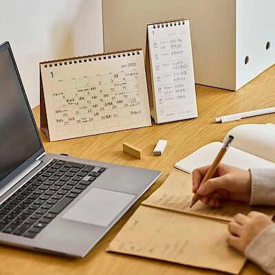 一週間の予定を、抜き出して管理。週めくり カレンダー