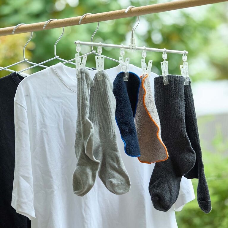 場所を占めずに、すっきり干せる。アルミ 直線ハンガー