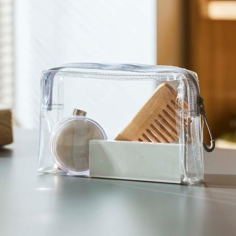 中身が、くっきりと見える。TPUクリアケース マチ付