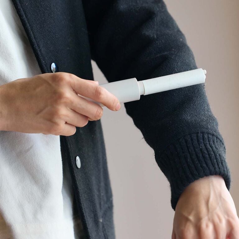 ほこりを出先で、さっととれる。携帯用 衣類クリーナー