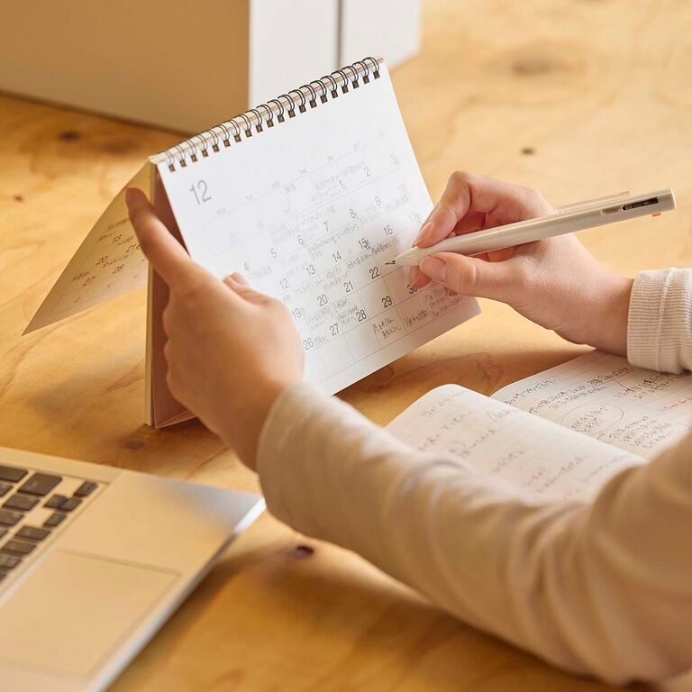 よく見えるのに、やさしい。バガスペーパー カレンダー