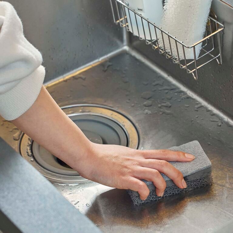 シンクになじむグレー。ウレタンフォーム 三層スポンジ