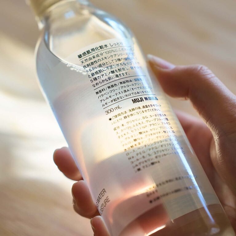 素の肌に、安心して乗せられるもの。敏感肌用 化粧水