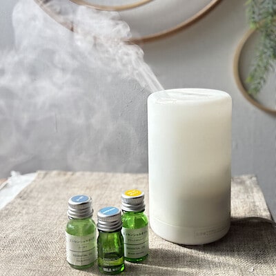 「もっと生きるのが上手になりたい。そんな私を支えてくれたアロマディフューザー」小菅くみ（刺繍作家）