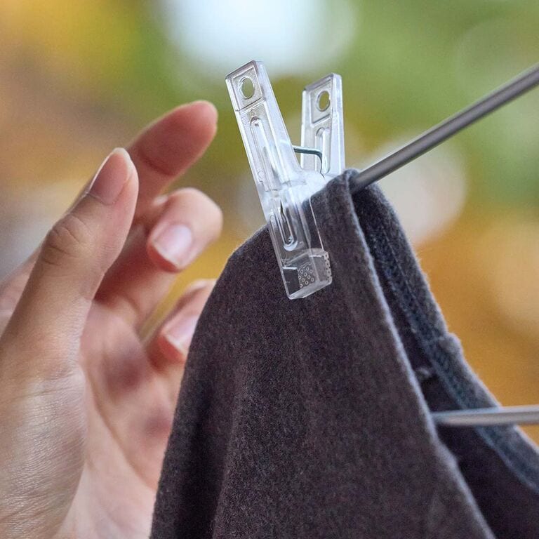 しっかり挟み、かさばらない。ポリカーボネート ピンチ