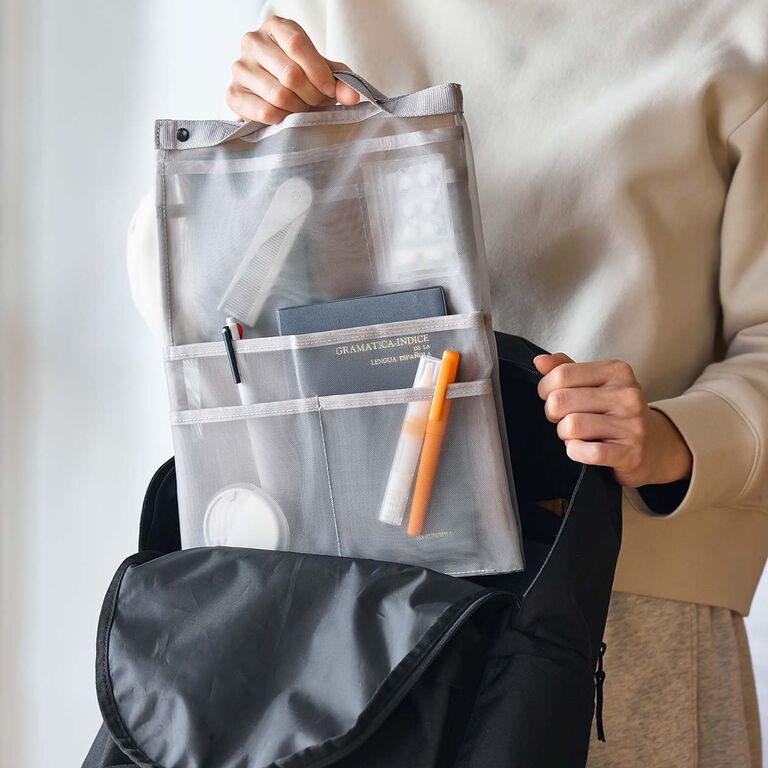 上部の空きを、上手に活用。縦に長い バッグインバッグ