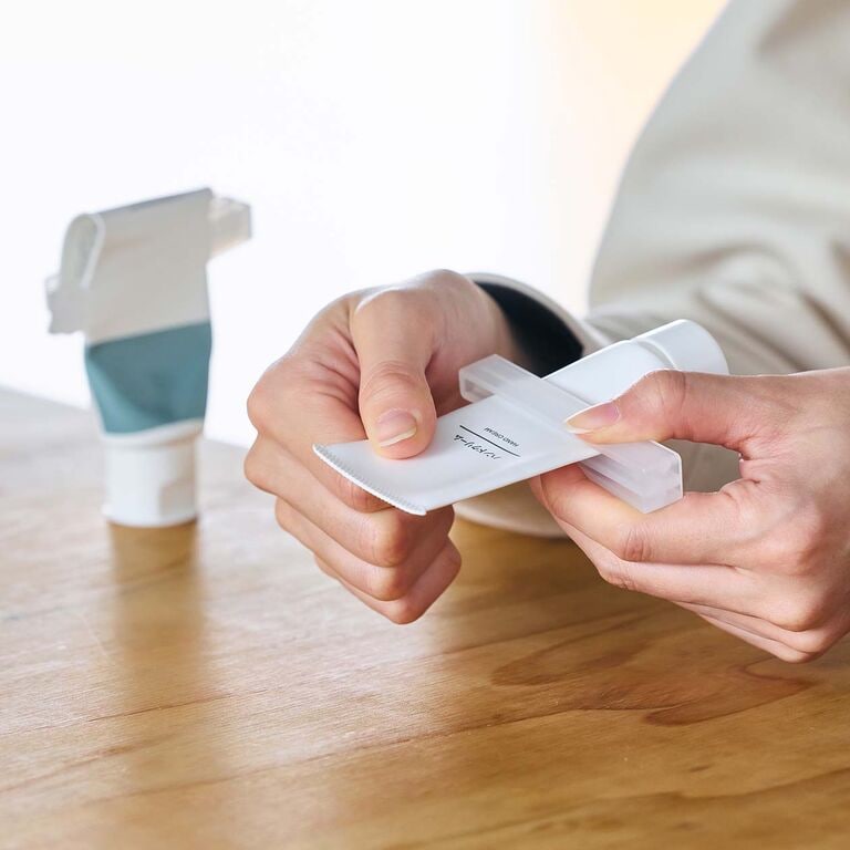 残さずきれいに、最後まで使い切れる。チューブ 絞り器