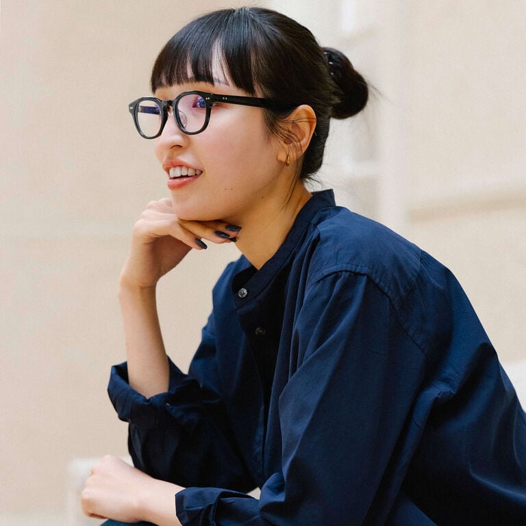 一枚でもさまになる、スタンドカラーシャツ｜ スタッフのリアルな着こなし