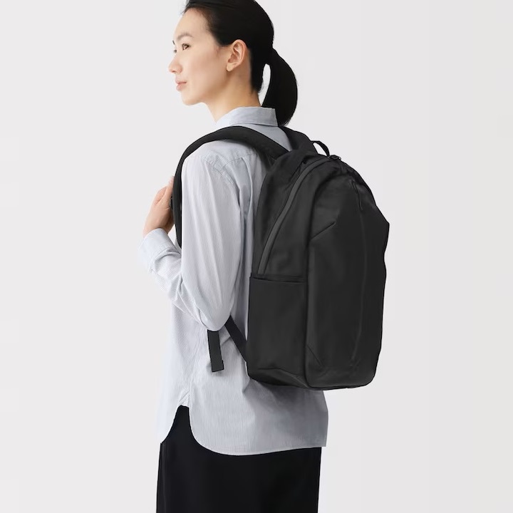 肩の負担を軽くする　撥水　ビジネス　リュックサック（丸型）