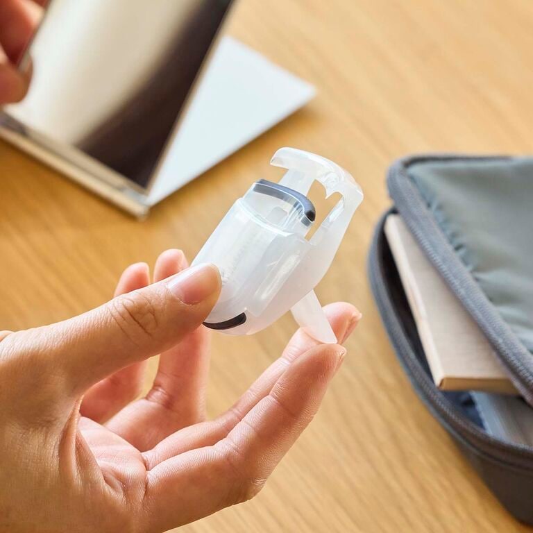 さっと使えて、あがる。携帯用 アイラッシュカーラー