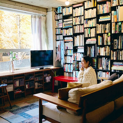 おおらかに、家族の時間を重ねてきた部屋 ｜ ポリプロピレン メイクボックス、脚付マットレス ほか