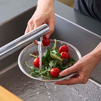小回りが利き、使いみちが広がる。ステンレス 平ザル