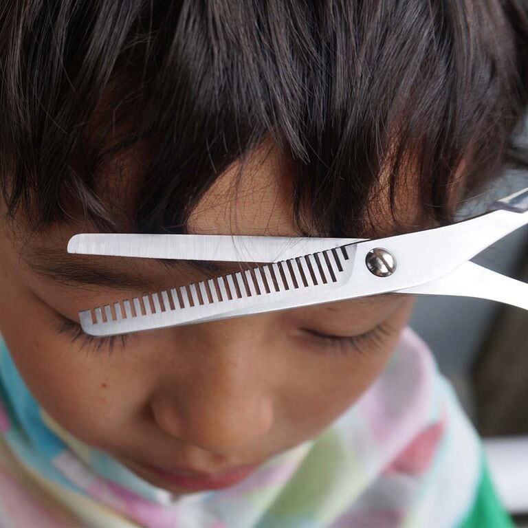 ながく使えて、誰にも切りやすい。髪用 すきばさみ