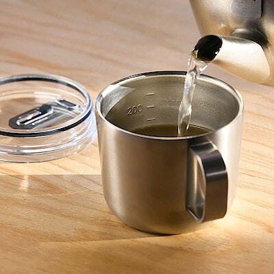 直接、量れる。目盛り付き 保温保冷 蓋付マグカップ