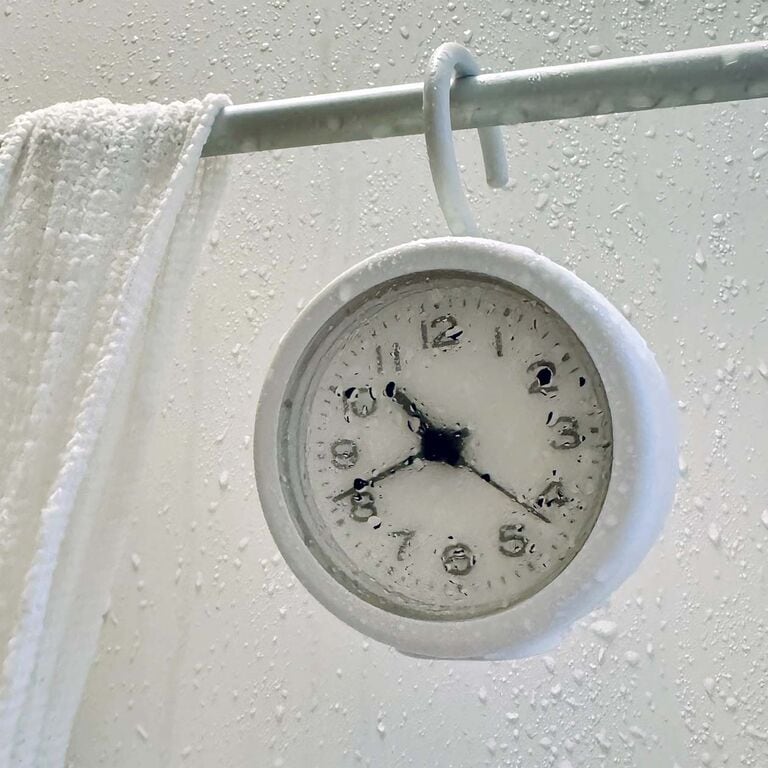 ぬれても、ぱっと時間がわかる。アナログ バスクロック