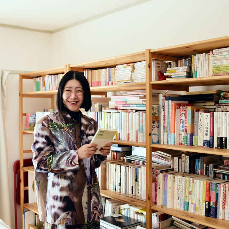 女性二人暮らし、二十年。名前のつかない関係の中で考えた。「“普通”の暮らしってなんだろう」はらだ有彩さん