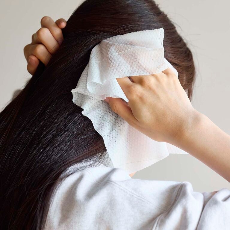 ふき取り、すっきり。水のいらない シャンプーシート