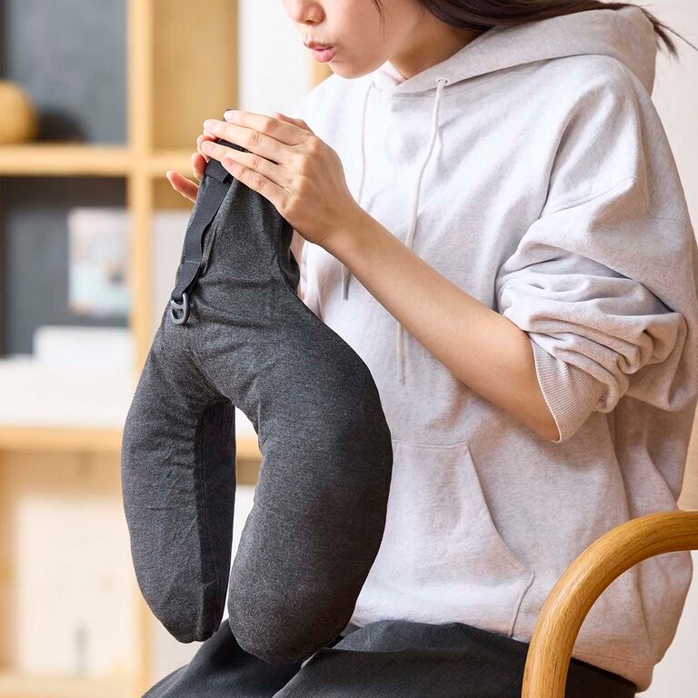 小さく、手早く。ふうっとふくらむ ネッククッション