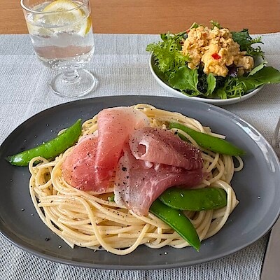 レモンの風味香る「レモンクリーム」パスタと、ボリューム満点エッグサラダのレシピ