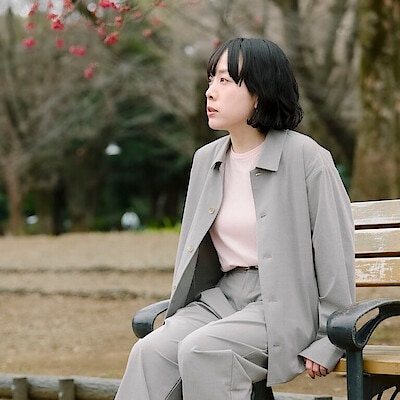 「生地や縫製の良さは裾に出る、と思います」榊原優佳（スタイリスト） |  ワイドイージーパンツほか