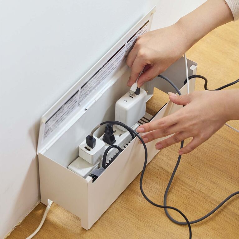 容れものごと、背景に隠す。スチール タップ収納箱