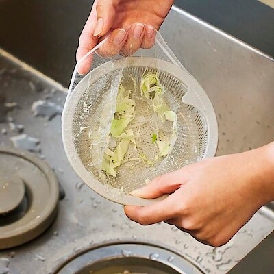 ぴったりつけられ、細かなくずも捉える。水切りネット