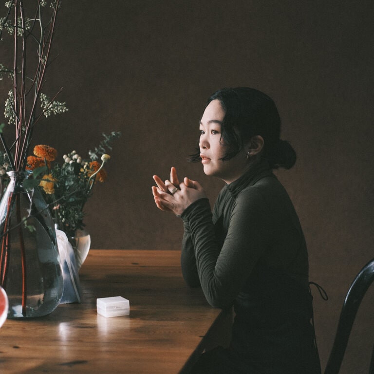 「キャリーケースは現地の食材でいっぱい。旅はいつもの道具をコンパクトに」小池陽子(ヴィーガンフードクリエイター) | 携帯用発泡ウレタン石けん置き、携帯用シリコーンコップ ほか