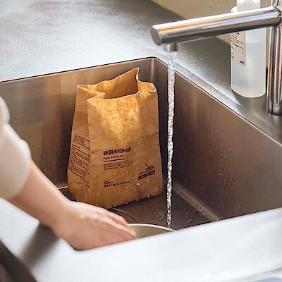 自立させられる、カゴいらずの使い切り。紙製 水切り袋