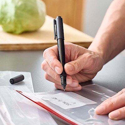 いろんなものに、するする書ける。油性マーカー ツイン