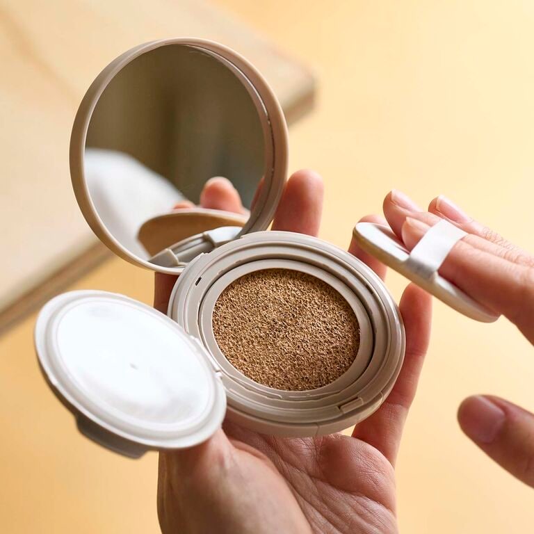 ケアするメイク。薬用 UVクッションファンデーション