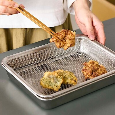 水や油を切り、通気を良く。ステンレス メッシュトレー