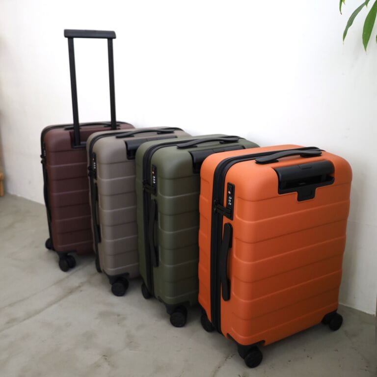 バーを自由に調節できる　ハードキャリーケース