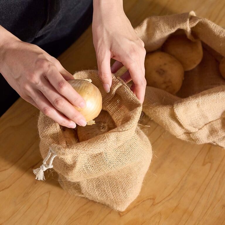 常温でも野菜室でも、根菜を守る。ジュート 野菜保存袋