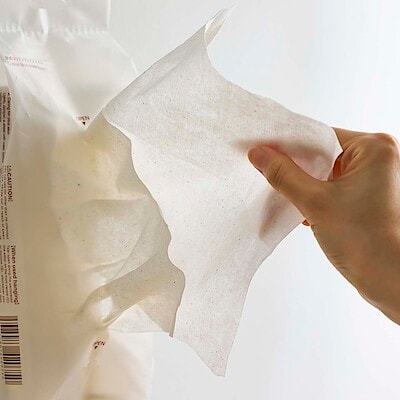 一枚で水を吸う、使い切り。生成コットンフェイスタオル