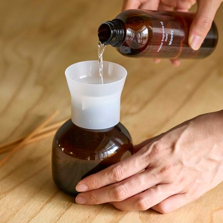 ぐらつかずに注げ、漏らさず移せる。詰替え用 じょうご