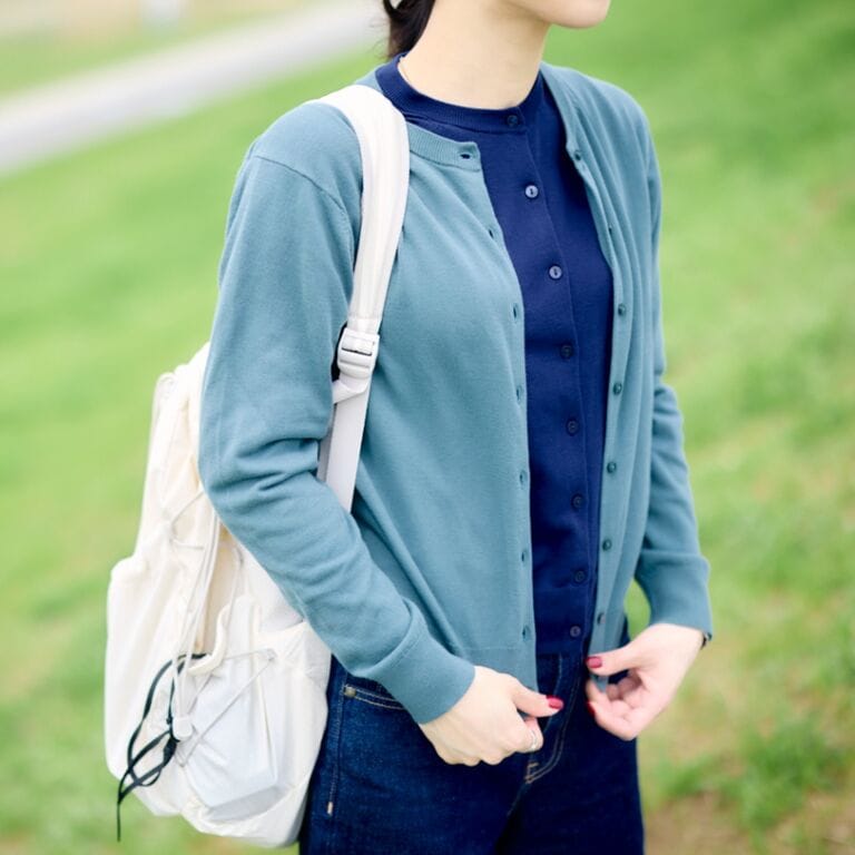 無印良品のUVカット強撚コットンクルーネックカーディガン