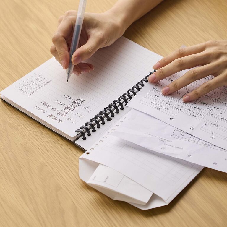 書いて入れ、一日を終える。記録ができる 家計簿封筒