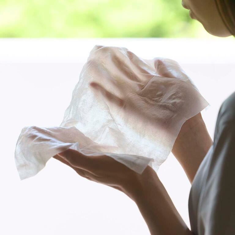 やわらかで厚みのある、大判仕立て。クレンジングシート