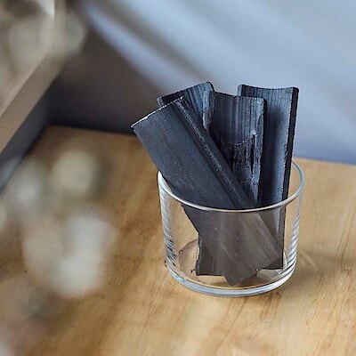 天日に干して、何度でも。くりかえし使える 脱臭竹炭