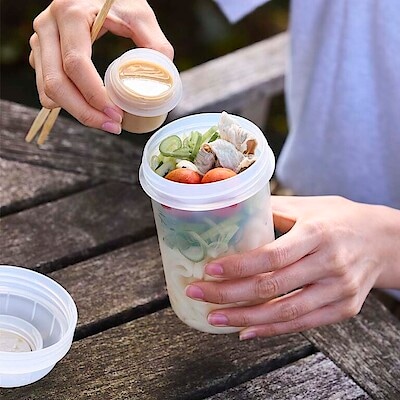 さっと詰められて、持ち歩きやすい縦長。ランチカプセル
