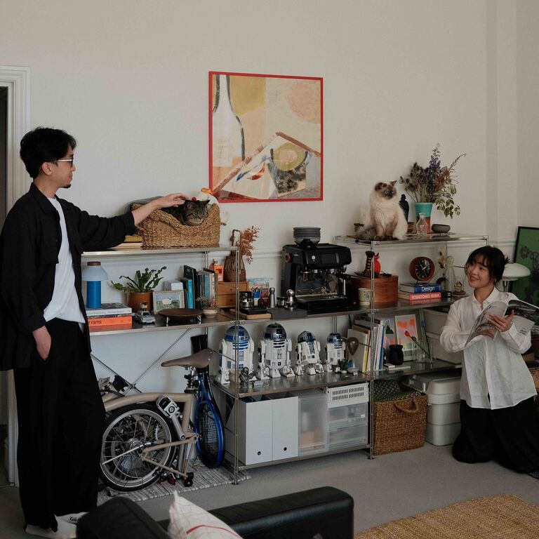 「ステンレスユニットシェルフは収納を超えた、生活を組み立てるシステム」 二人＋二匹のロンドン暮らし