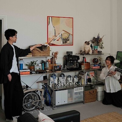 「ステンレスユニットシェルフは収納を超えた、生活を組み立てるシステム」 二人＋二匹のロンドン暮らし