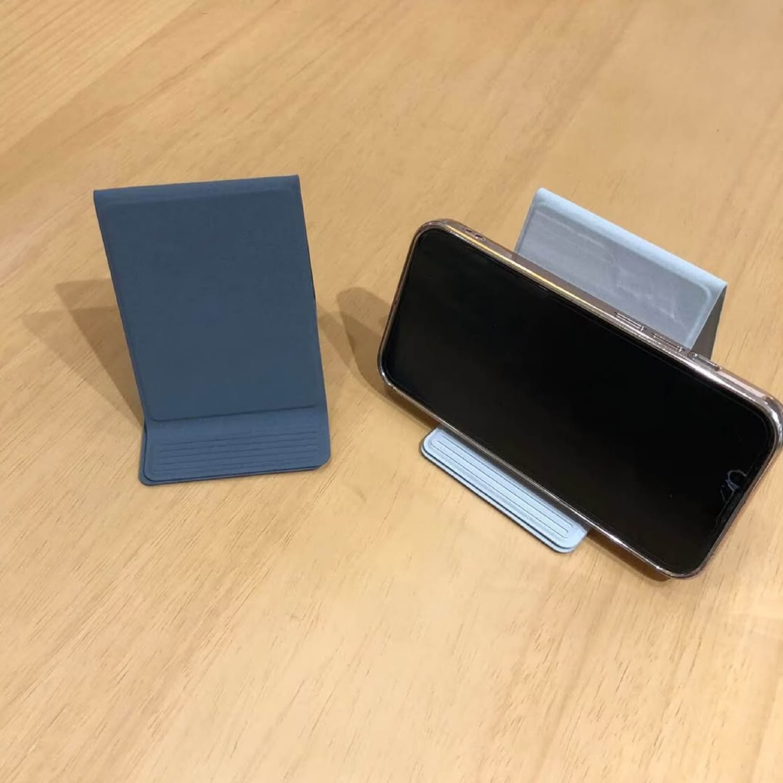 folding smartphone stand_02