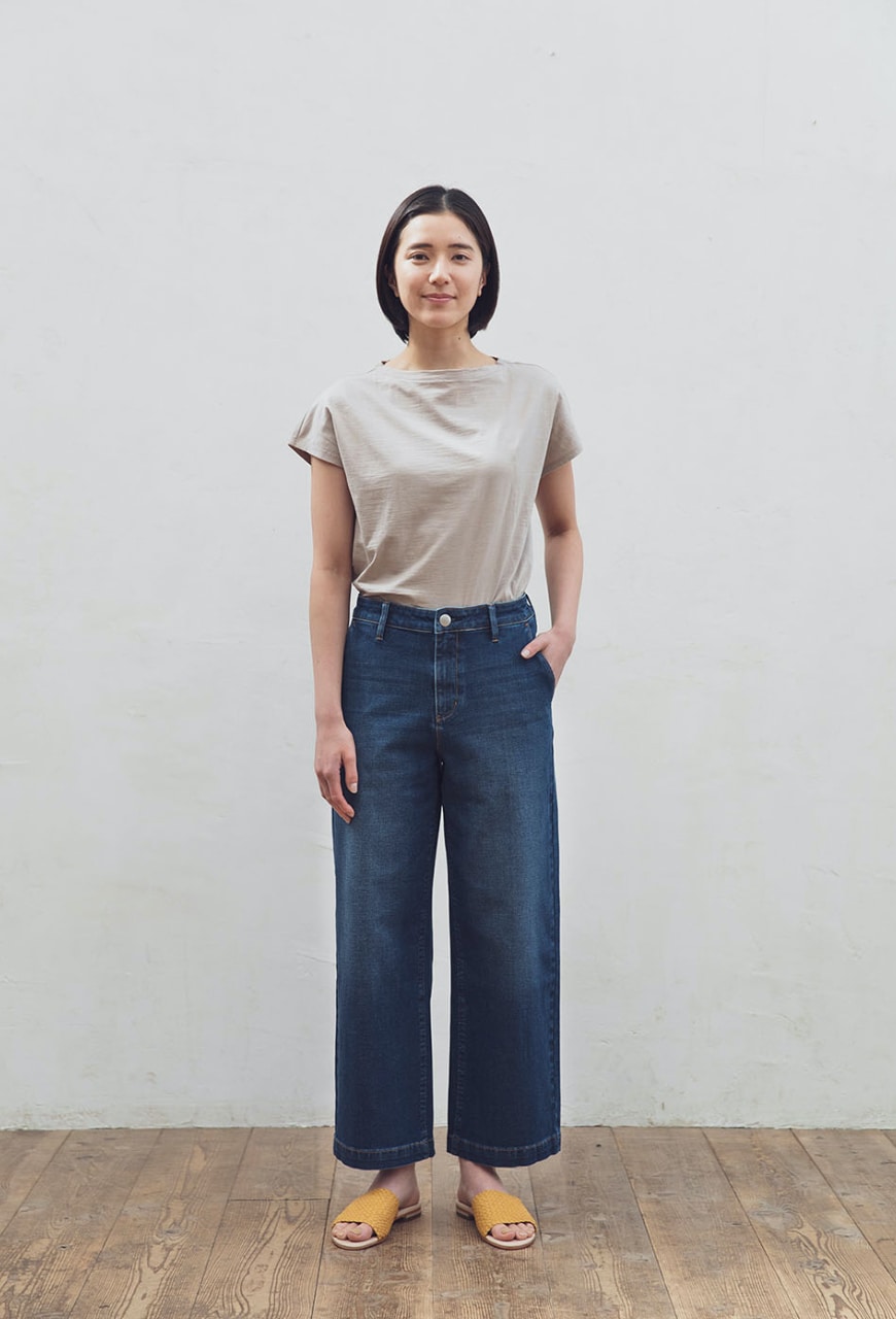 Model (Uneven Yarn)