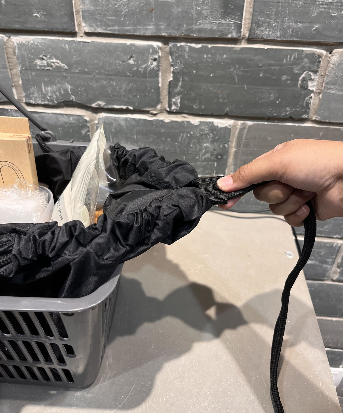 Tightening the drawstring