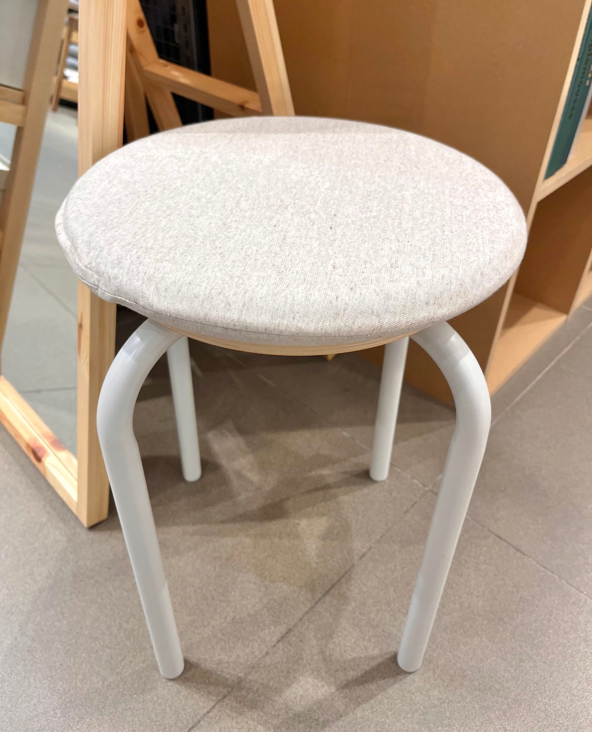 Chair with seat cushion