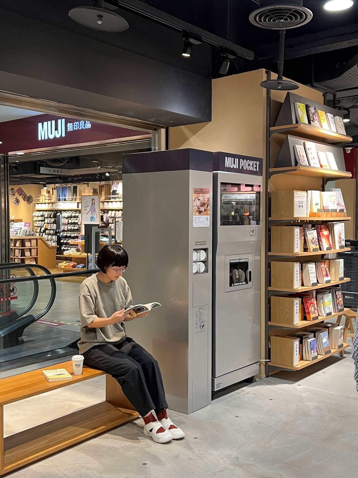 景美門市】 MUJI POCKET咖啡機服務新上市｜ 無印良品 - ダイニングテーブル