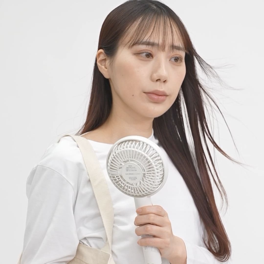角度が変えられる充電式ハンディファン | 無印良品